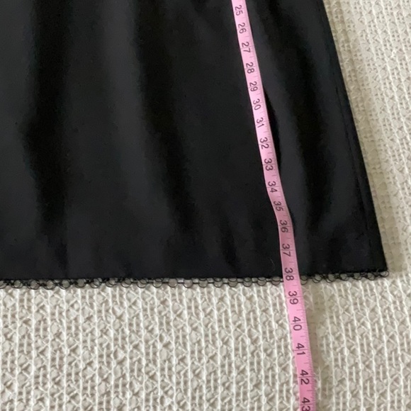 Classic LBD with an edge - Picture 9 of 10